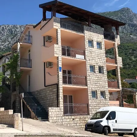 アパート Pehar ポダツァ